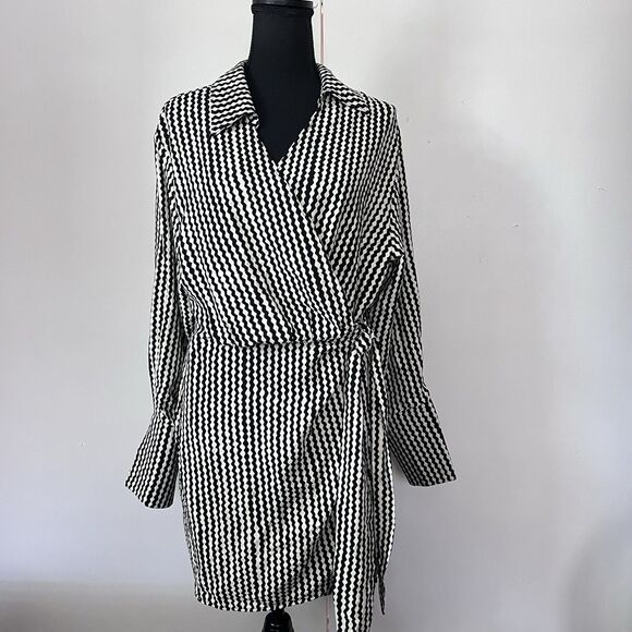 H&M Long Sleeve Black & Ivory Swiggly Stripe Collared Wrap Mini Dress Size M - Picture 7 of 11